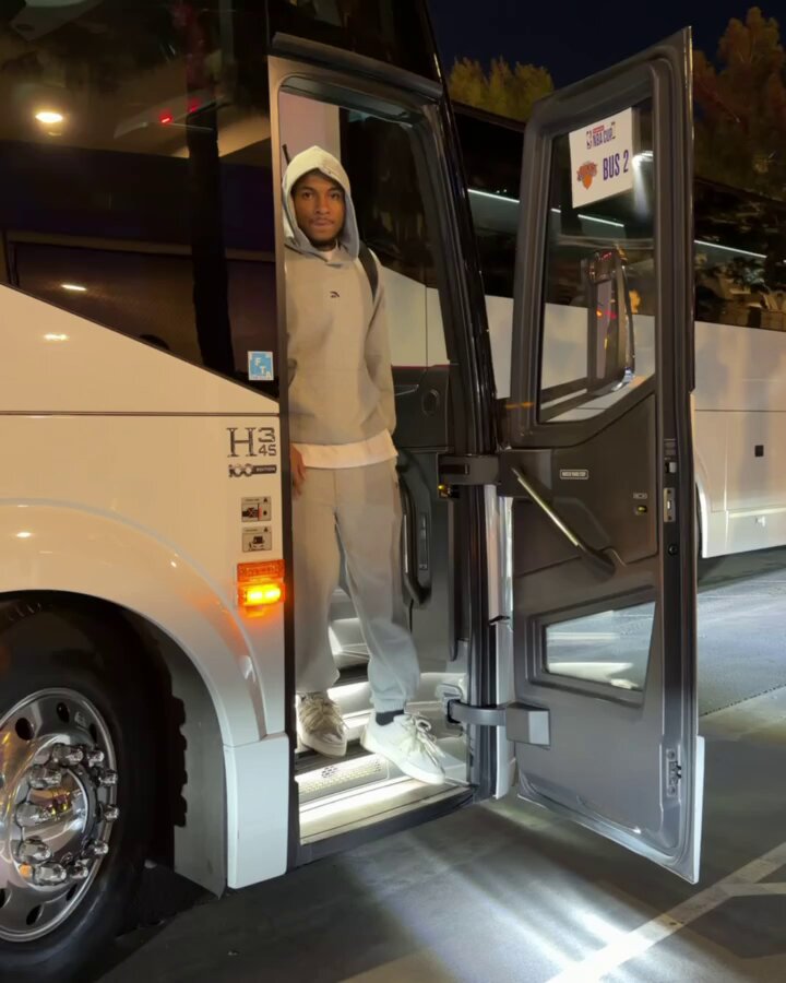 The Knicks have touched down in Las Vegas 🫡

They will battle the Magic in the @emirates NBA Cup Semifinals on Saturday at 5:30pm/et on Prime! 