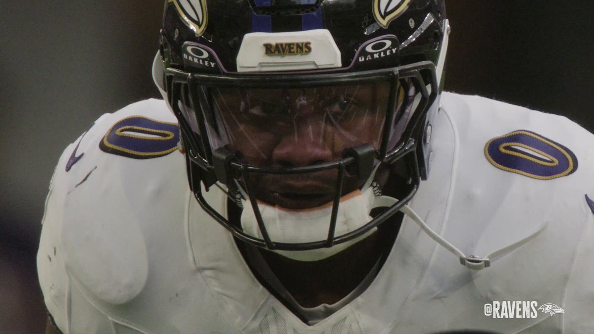 The mid-video hype speech break goes crazy 😂🔥

#ProBowlVote Roquan Smith 