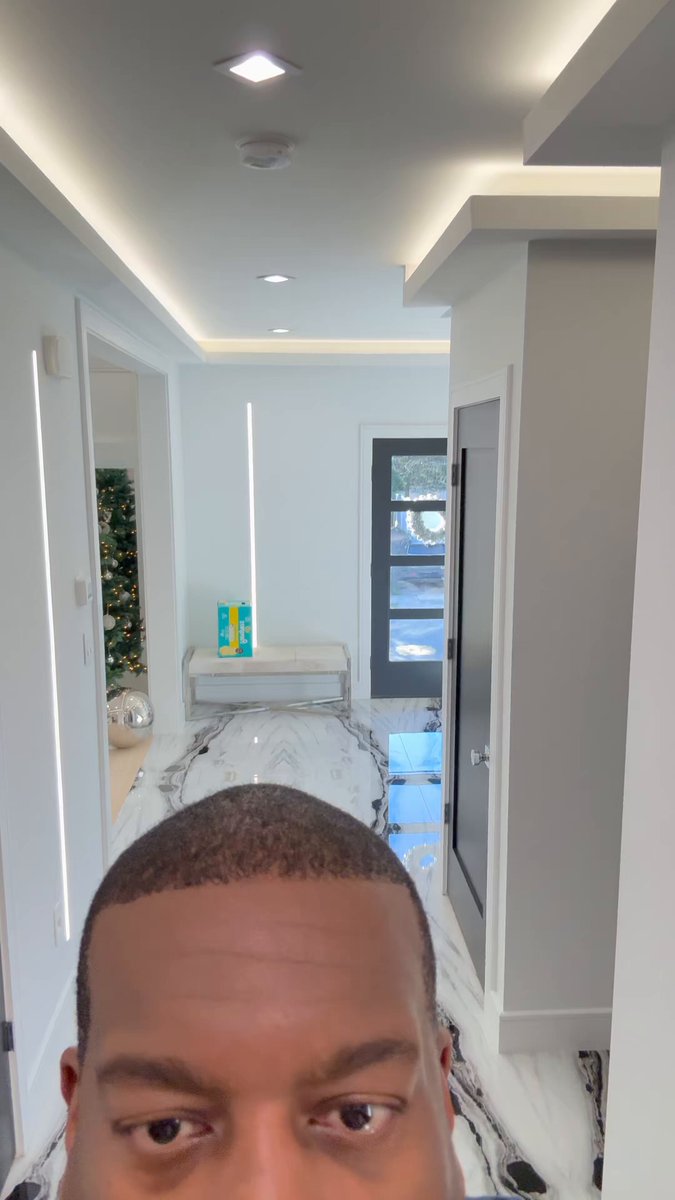 **Breaking News** 🚨 📰 
@penguins have traded G Jarry to @EdmontonOilers in a deal that includes Skinner , Kulak, Draft Pick and Poulin.
#HockeyX Credit @FriedgeHNIC on initial report. 