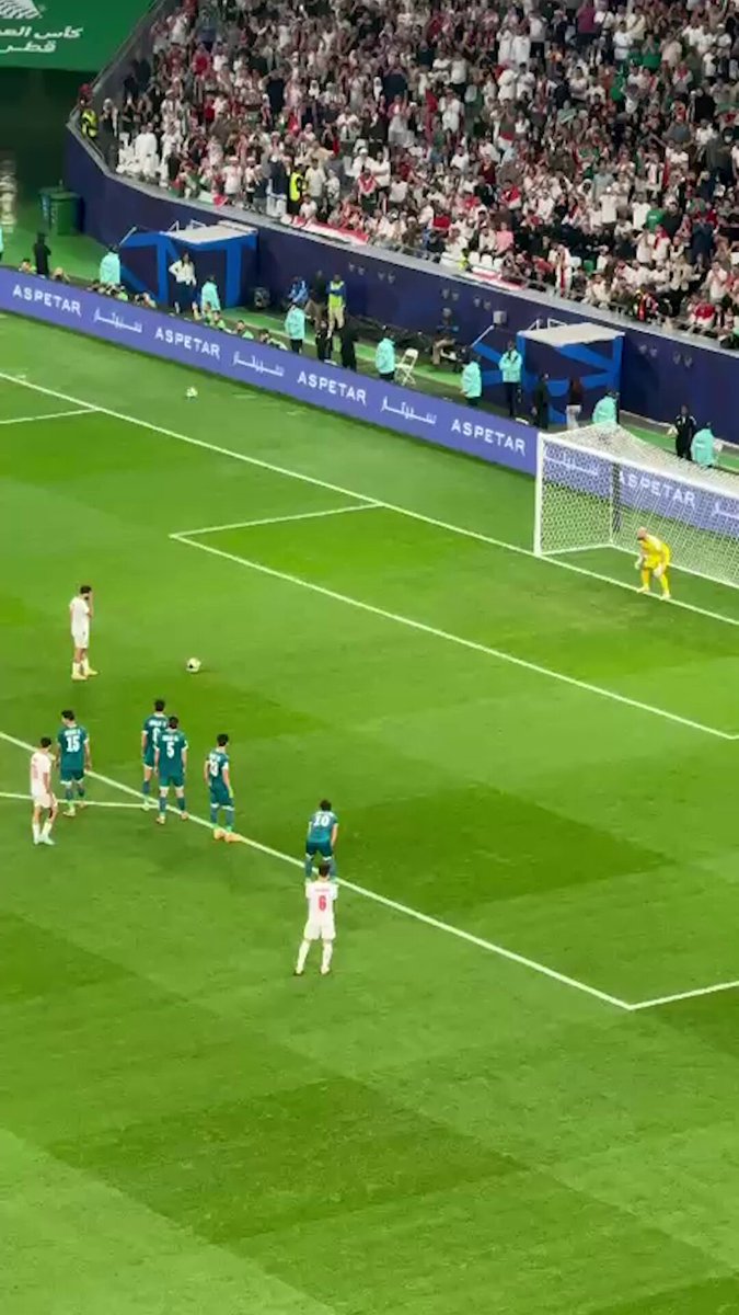 علي علوان يمنح النشامى الأسبقية على منتخب العراق من علامة الجزاء. تصوير: مهند جويلس #جريدة_الغد 