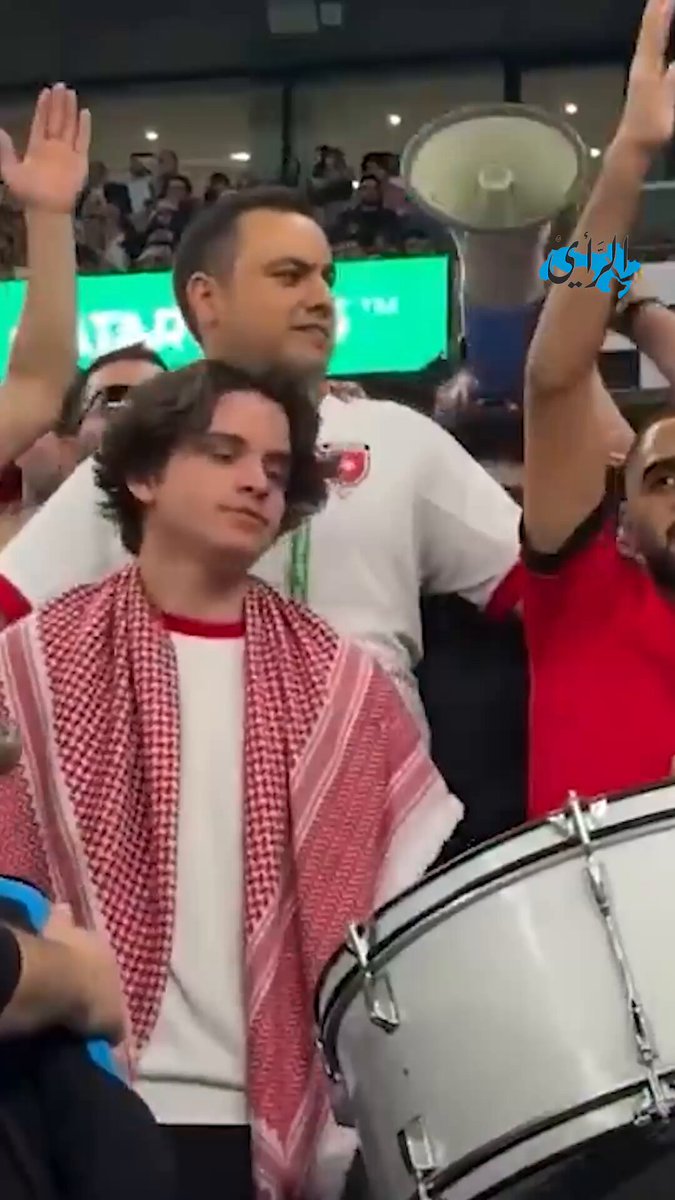 الأمير هاشم مع مشجعين النشامى في مباراتهم مع العراق #الأردن 