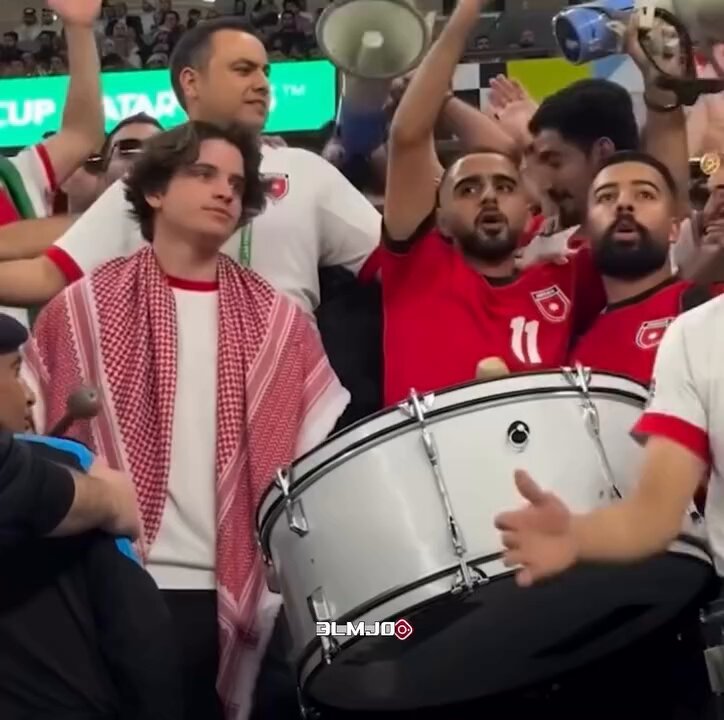 الأمير هاشم وسط الجماهير لتشجيع النشامى بمواجهتهم مع العراق في ربع نهائي كأس العرب #الاردن_العراق 