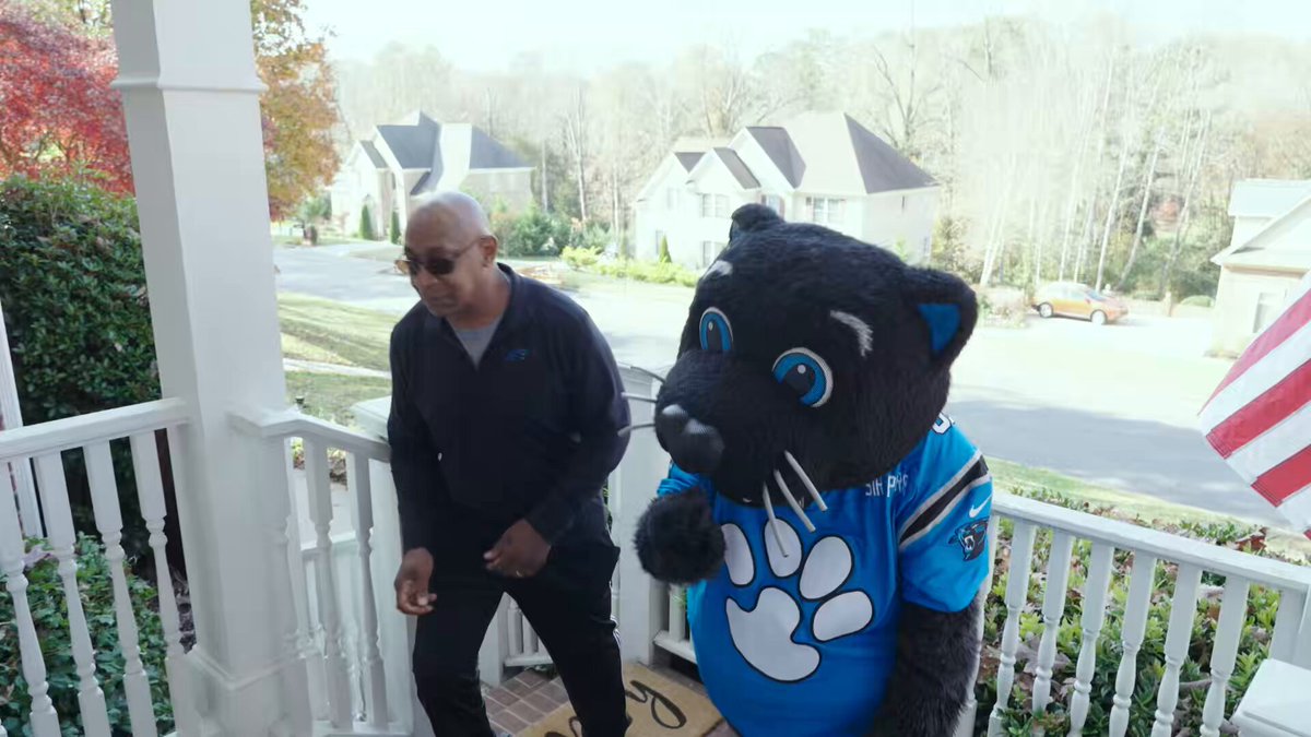 Panthers Legend, Dwight Stone, and Sir Purr teamed up with Michael and Son to bring some surprises to one of their customers

@MichaelandSon | #KeepPounding 