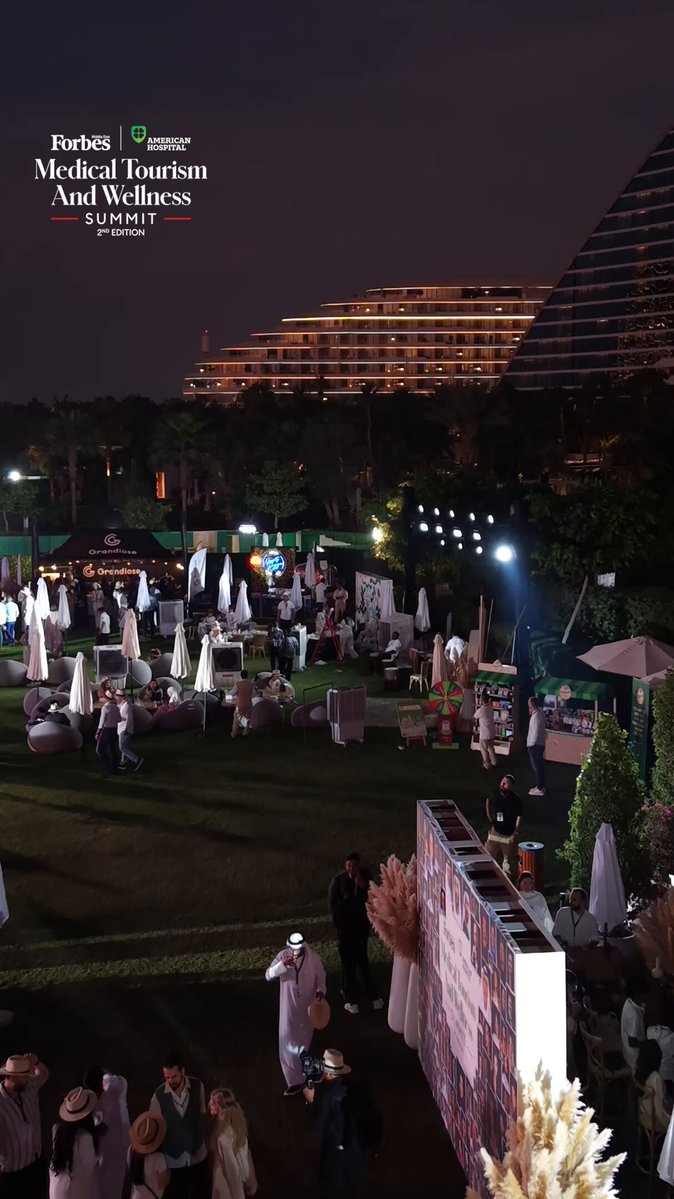 يستعرض صانعا المحتوى سارة الوارع وغيث مروان رؤاهما حول الشراكة، وتعزيز الرفاهية الصحية، وتحقيق النجاح معًا، وذلك ضمن حوار مفتوح أداره طارق غانم وميرا العميان، قدّما من خلاله رؤية متكاملة تُبرز كيفية توحيد الجهود لتحقيق تأثير مستدام على الصحة النفسية والجسدية. 