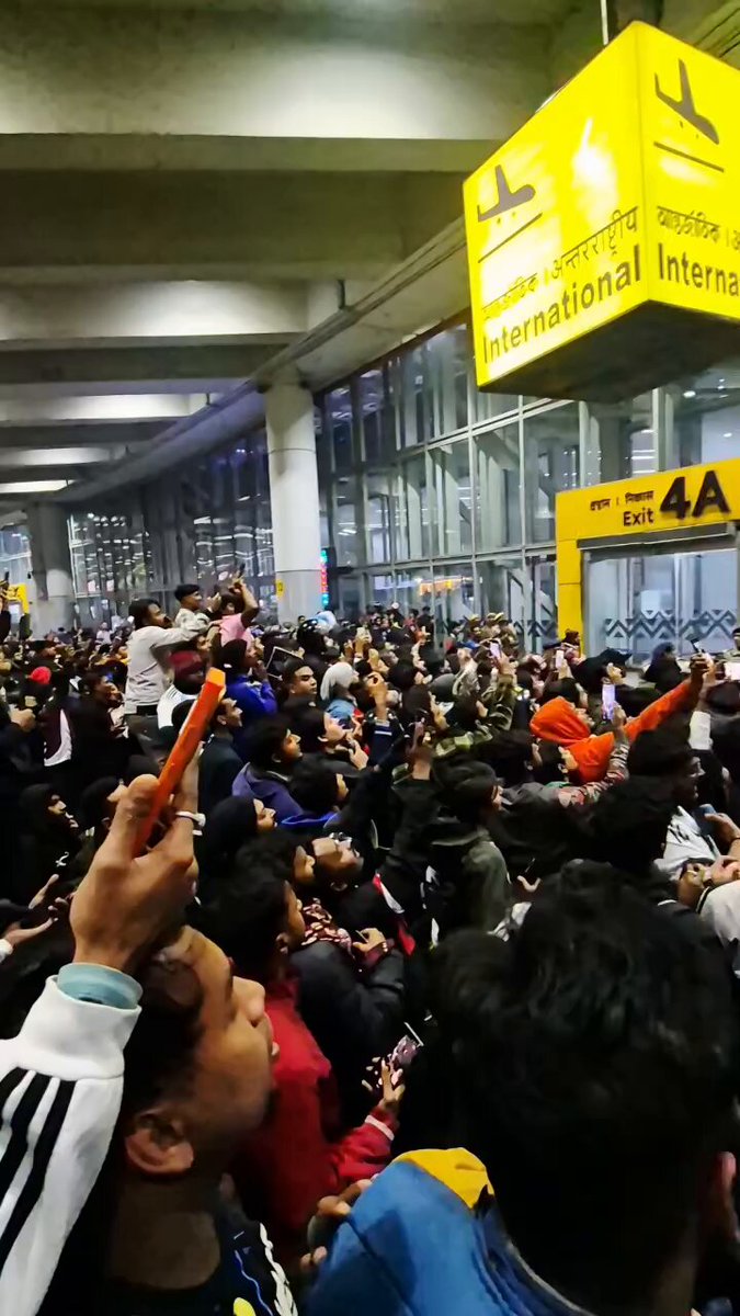 2AM CROWD IN KOLKATA TO Picture