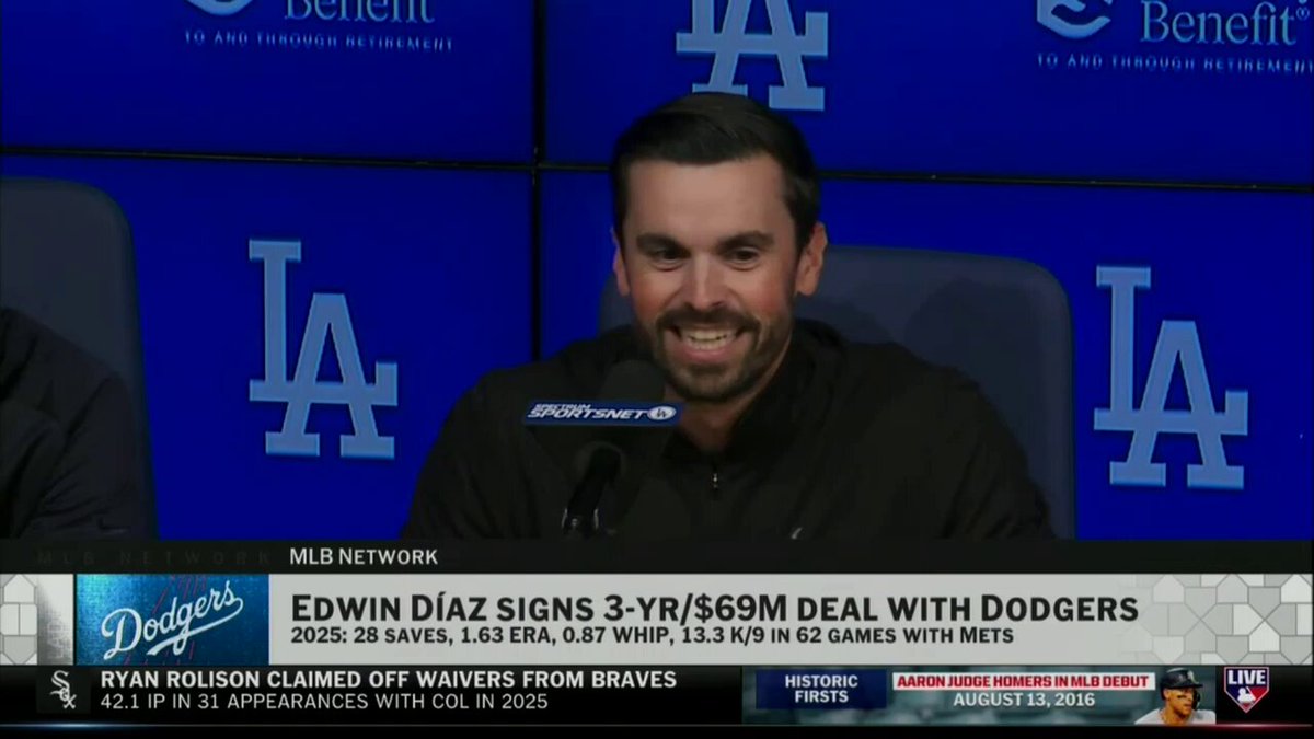 First look at Edwin Díaz in Dodger blue 🤩  