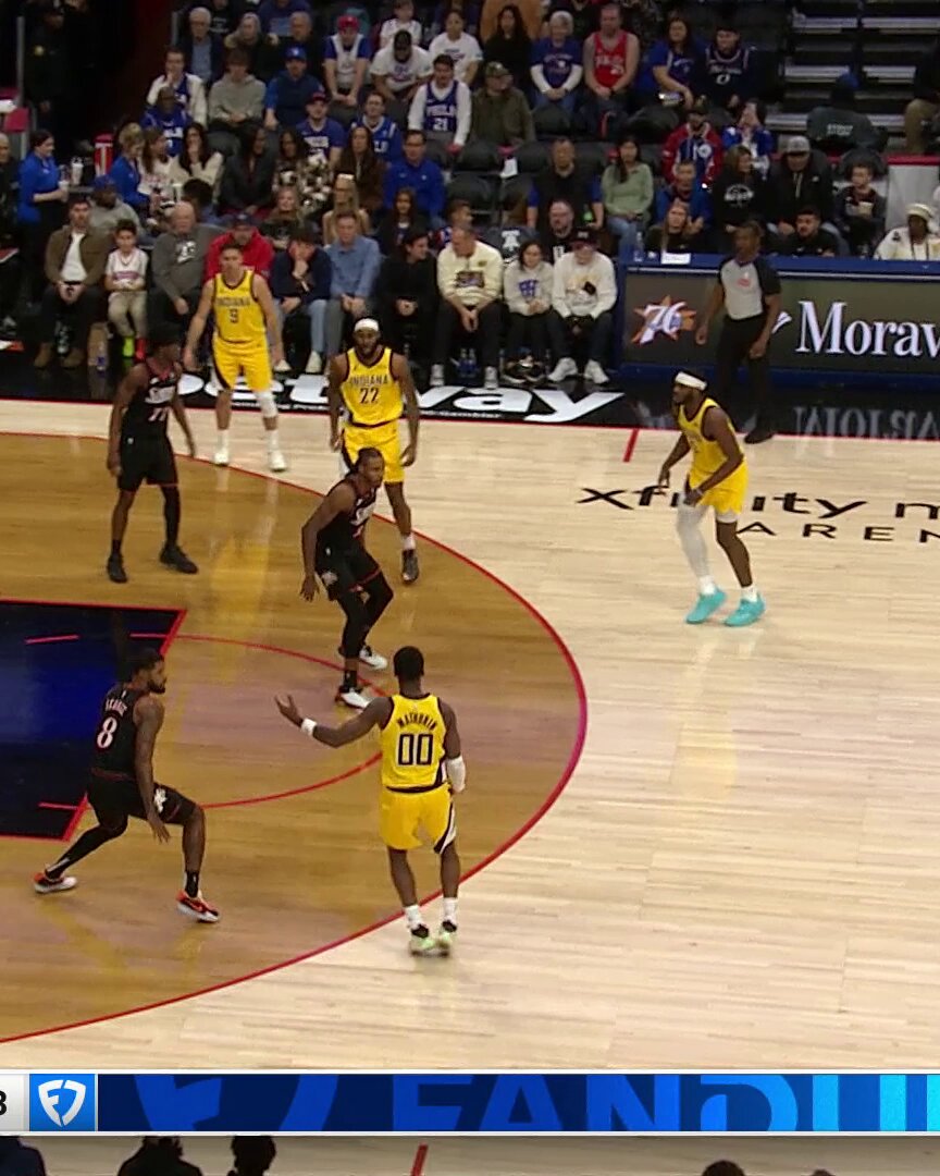 Jarace Walker finds a cutting T.J. McConnell for the reverse. 