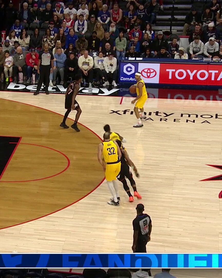 Jay Huff knocks down his third triple of the first half. 