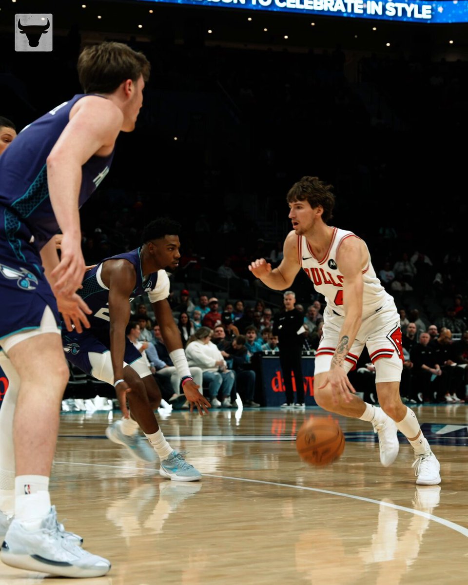 Juuuust over the defense 😮‍💨 @BuzelisMatas  