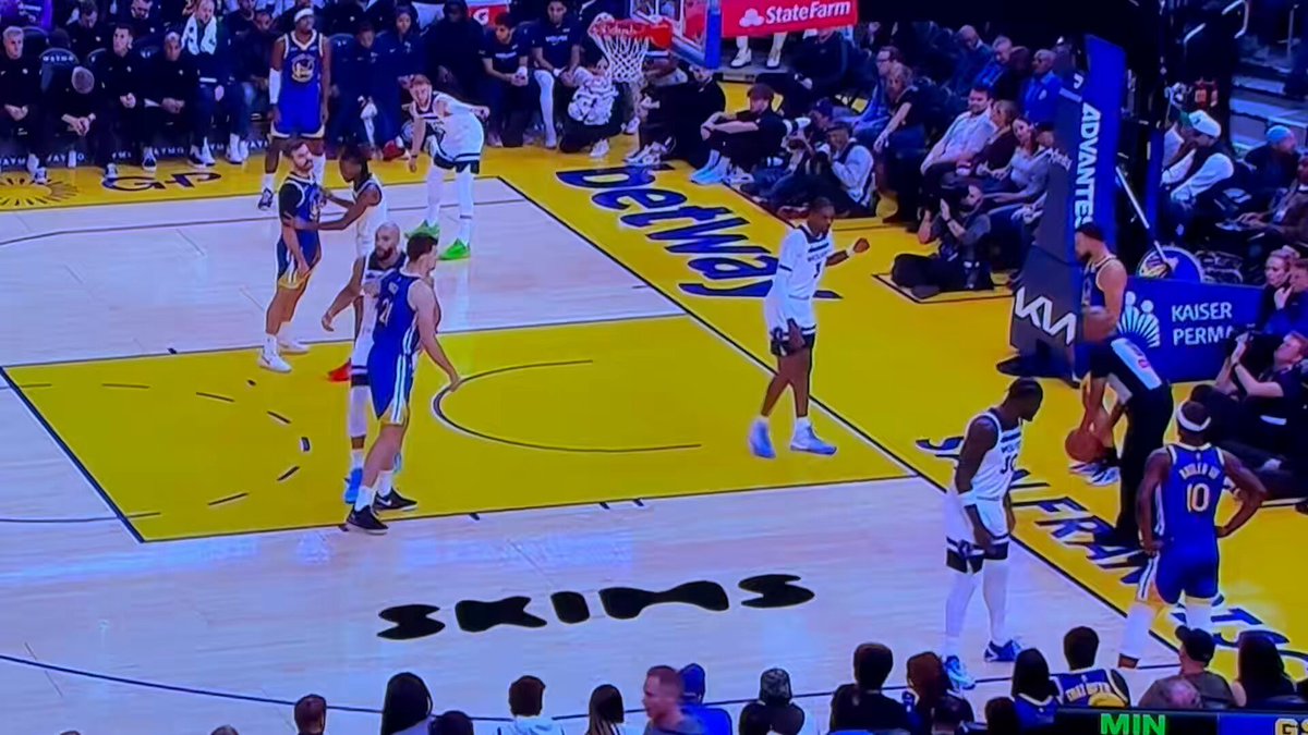 The Warriors have ran this BLOB doe a while, where normally there's a pin down for the inbounder but they flip it and have Steph back screen Butler out of the corner. Both defenders go to Steph for a screen assist 