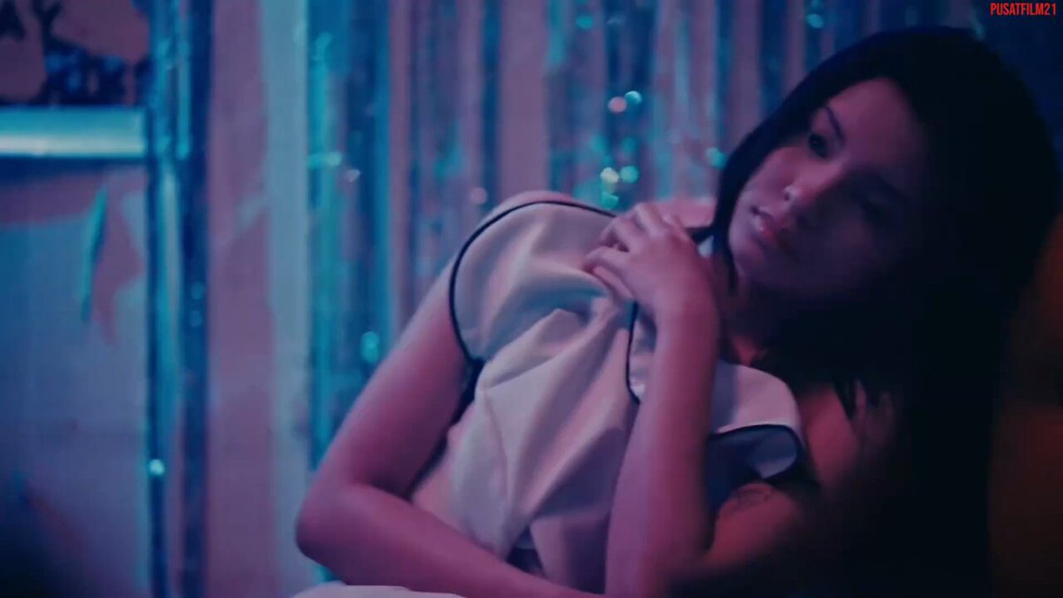 Antara Cahaya dan Sepi 