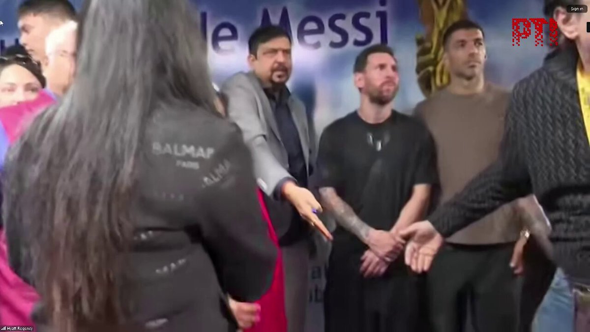 SHAH RUKH KHAN MEETS MESSI Picture