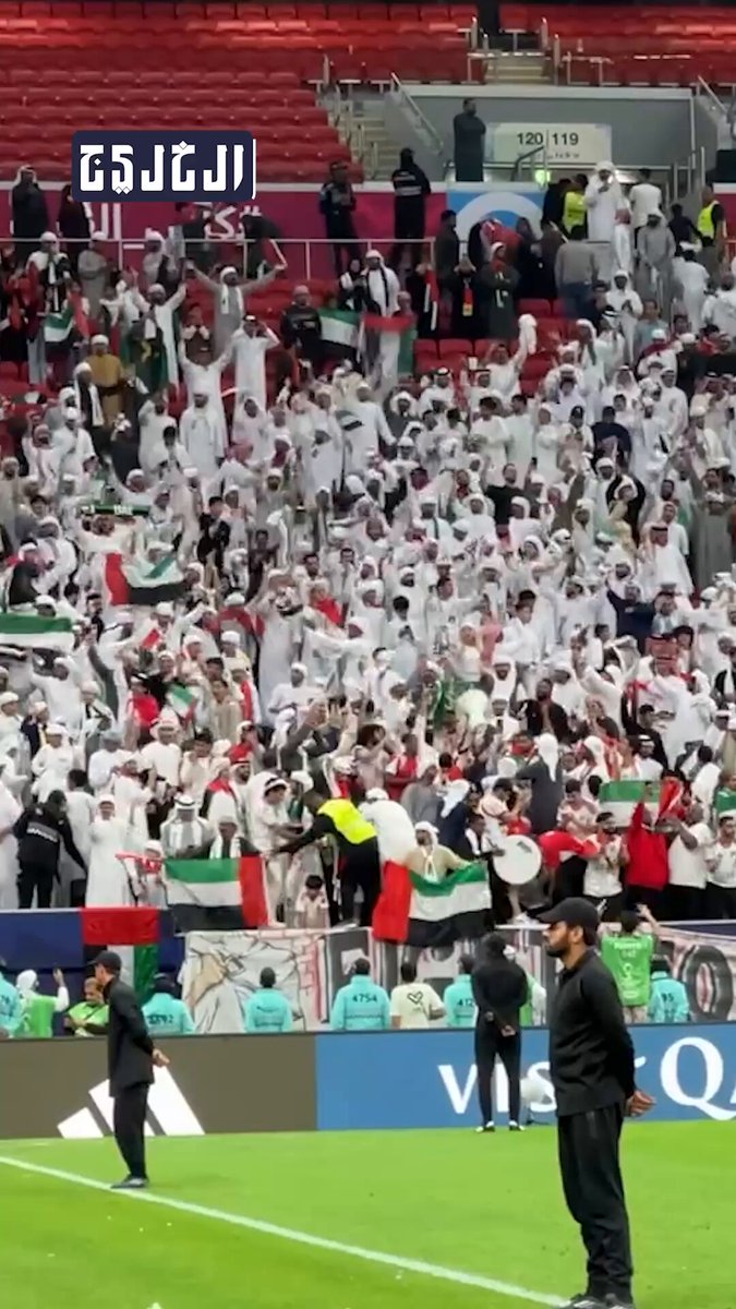 فيديو| فرحة عارمة لجماهير الإمارات بعد التأهل إلى نصف نهائي كأس العرب #صحيفة_الخليج 