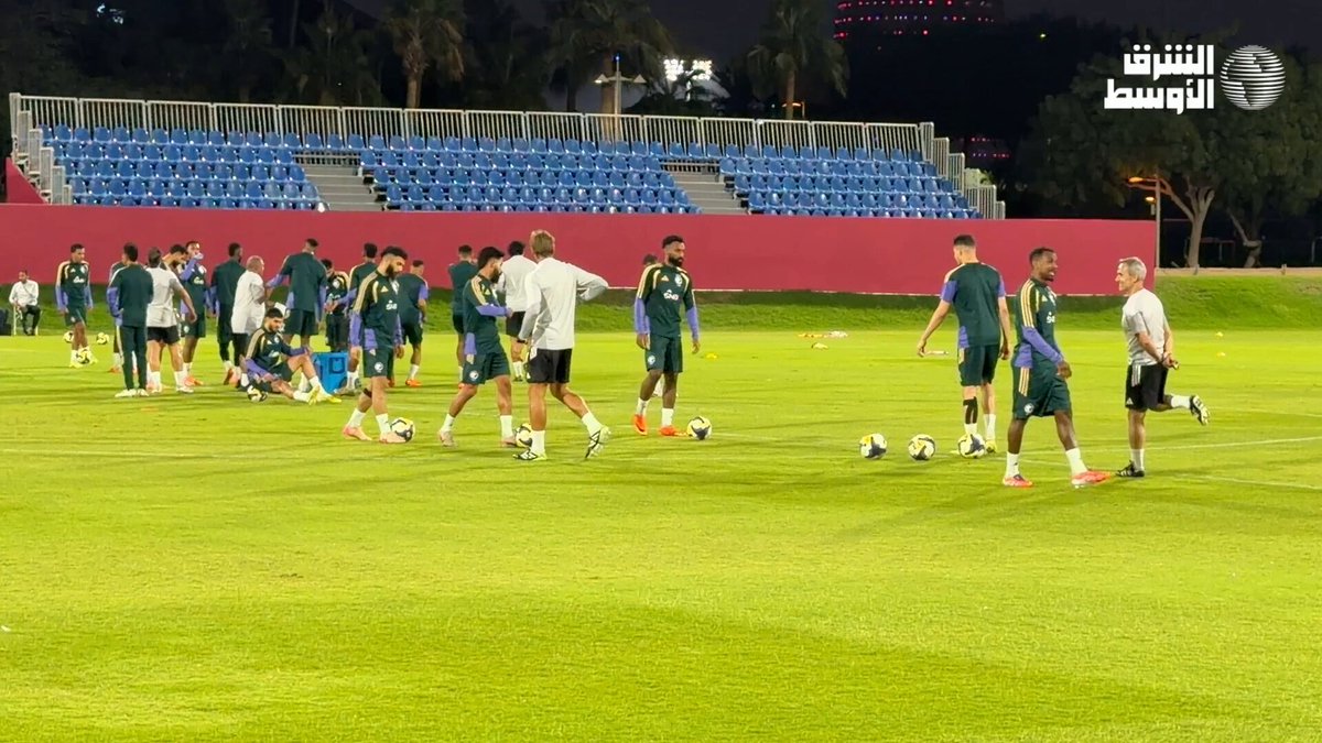 جانب من الحصة التدريبية للمنتخب السعودي استعداداً لخوض مواجهة نصف نهائي بطولة كأس العرب أمام الأردن 