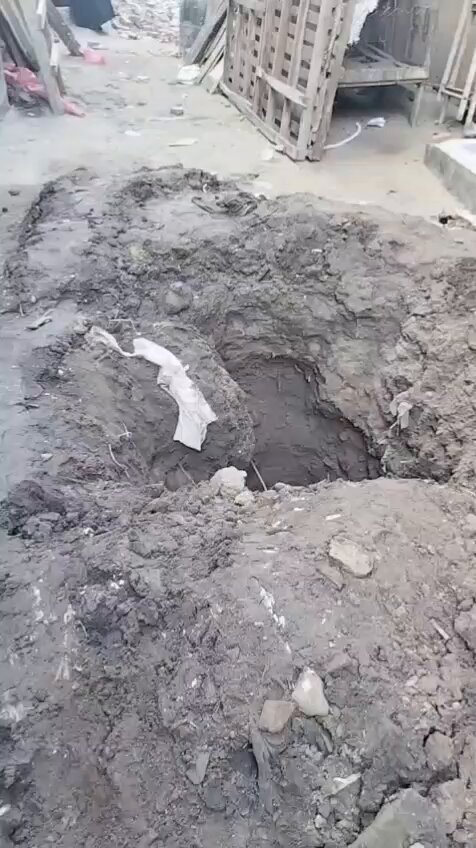 انهيار 8 منازل بقرية جريس في المنوفية بسبب هبوط مفاجئ.. والأهالي يبيتون في الشارع. تصوير: هند إبراهيم 