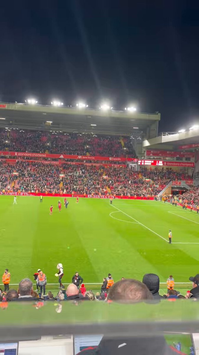 جمهور ليفربول يهتف باسم محمد صلاح في نهاية مباراة برايتون بطريقة مؤثرة 