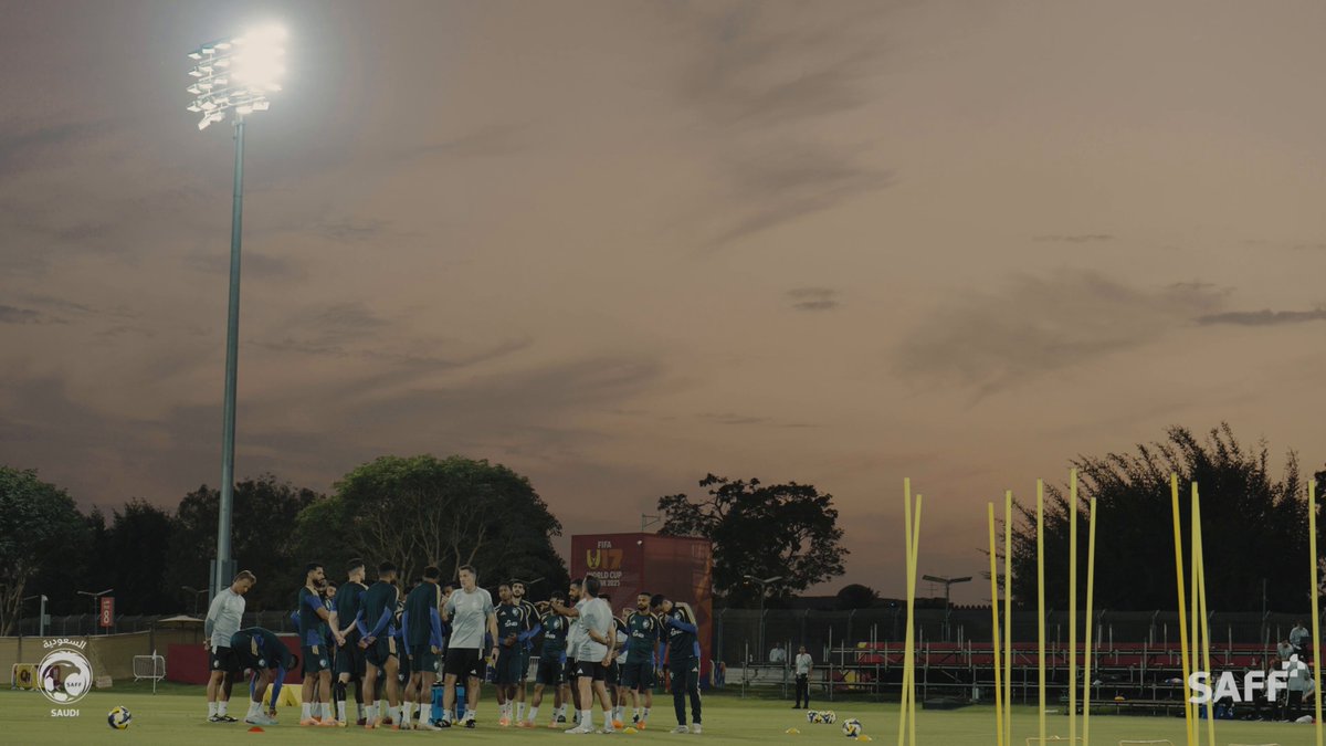 البلاد | معاك يالأخضر الأخضر يواصل تدريباته لمواجهة الأردن في نصف نهائي كأس العرب. صحيفة البلاد | وزارة الرياضة | المنتخب السعودي | 