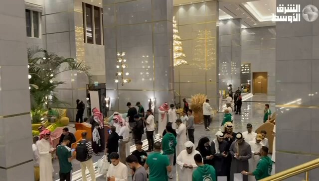 البدء في توزيع تذاكر مواجهة السعودية الأردن في نصف نهائي كأس العرب2025 وسط إقبال كبير من الجماهير السعودية 