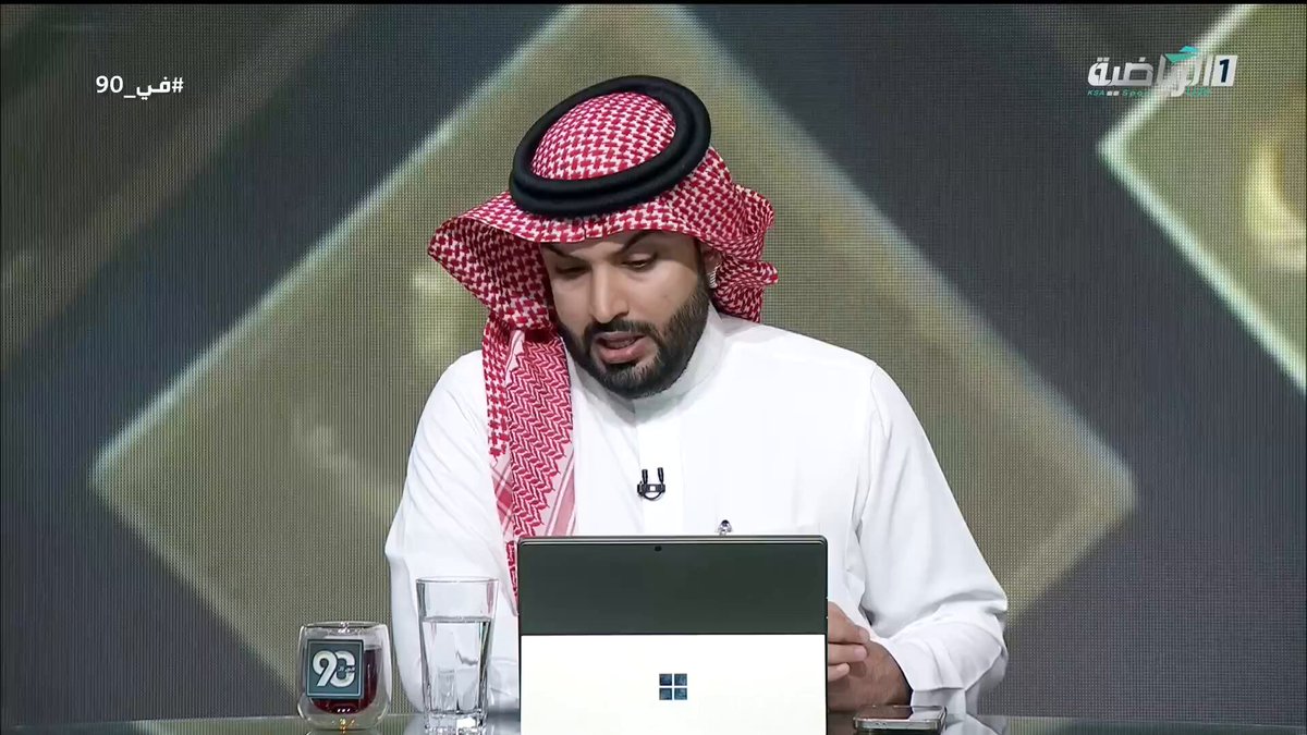 في 90 | عبدالعزيز الغيامة: أصبح النظام الجديد يتيح نزع الثقة من مجلس إدارة النادي وإقالته عبر التصويت، كما تُعتمد العقوبات بموافقة وزير الرياضة، ولن يمرّ الخروج عن النص وإثارة الكراهية من المسؤولين مرور الكرام. #نظام_الرياضة 