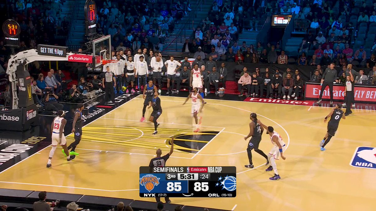 Desmond Bane (18 PTS) goes coast-to-coast to put Orlando in front!

🏆 Winner faces SAS/OKC in @emirates NBA Cup Championship in Vegas 