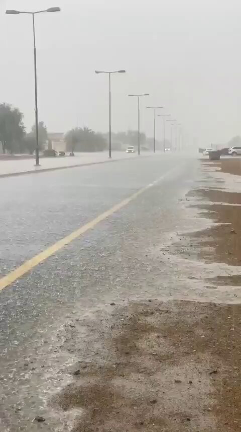 فيديو| أمطار غزيرة على منطقة فلج المعلا في #أم_القيوين 