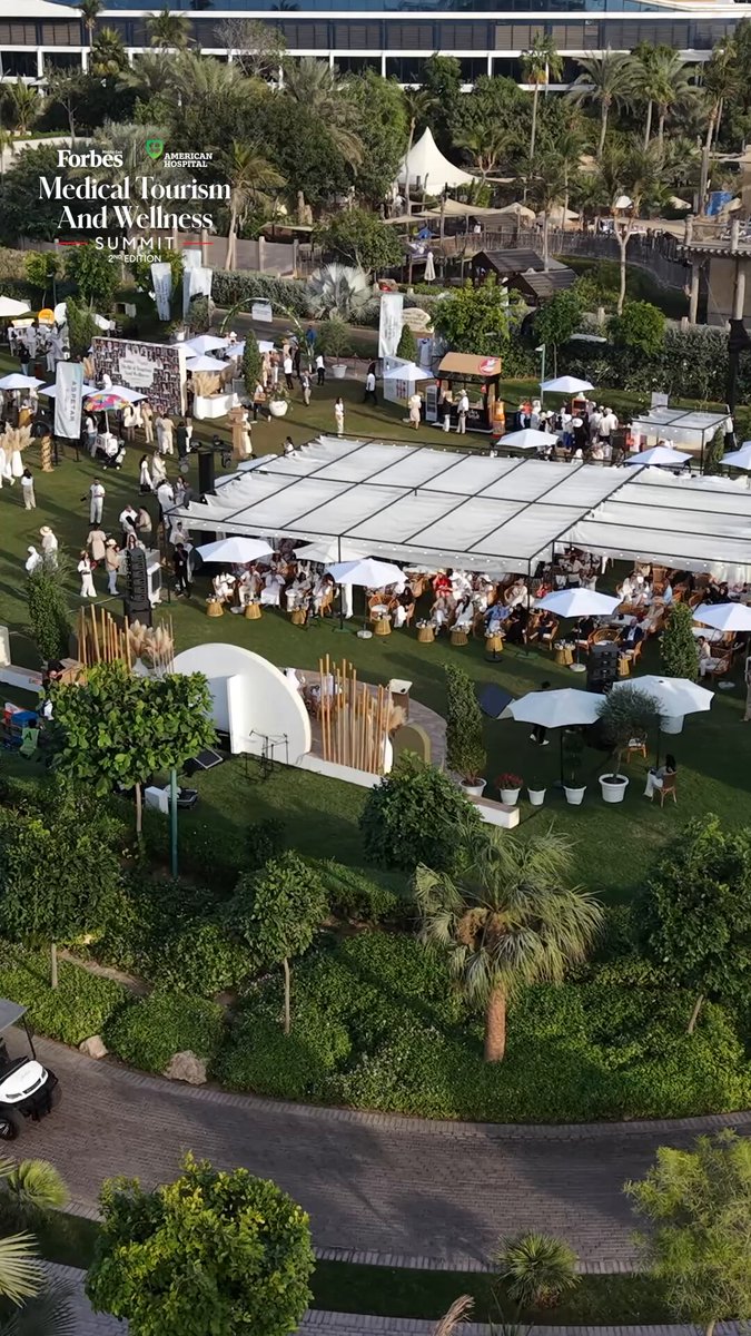 يستعرض د. مهيمن عبد الغني، الرئيس التنفيذي لمجموعة فقيه هيلث، ومحمد المهيري، مدير إدارة السياحة الصحية في هيئة الصحة بدبي، والدكتور جاك قبرصي، الرئيس التنفيذي للخدمات الطبية في ميديكلينيك؛ كيف تُبسّط المستشفيات الذكية كل خطوة من خطوات تجربة السفر الطبي، وذلك ضمن جلسة نقاشية أدارتها جيداء شكري، منتجة المحتوى في فوربس الشرق الأوسط. 