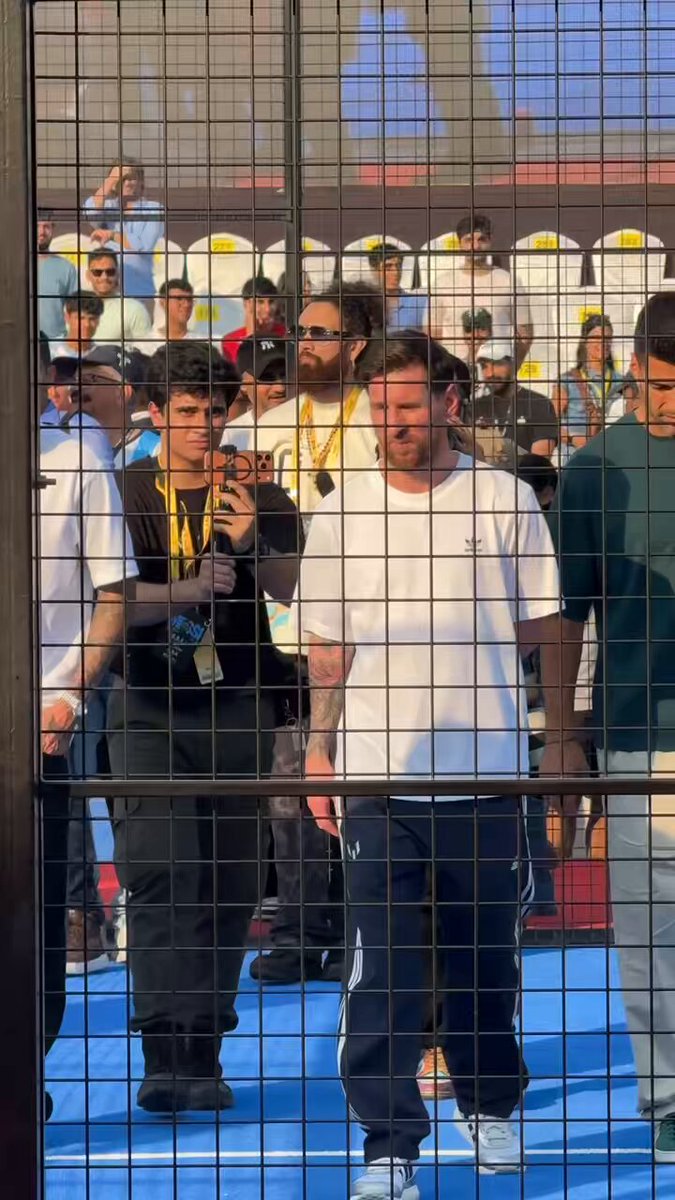 🚨 WATCH: Leo Messi at Picture