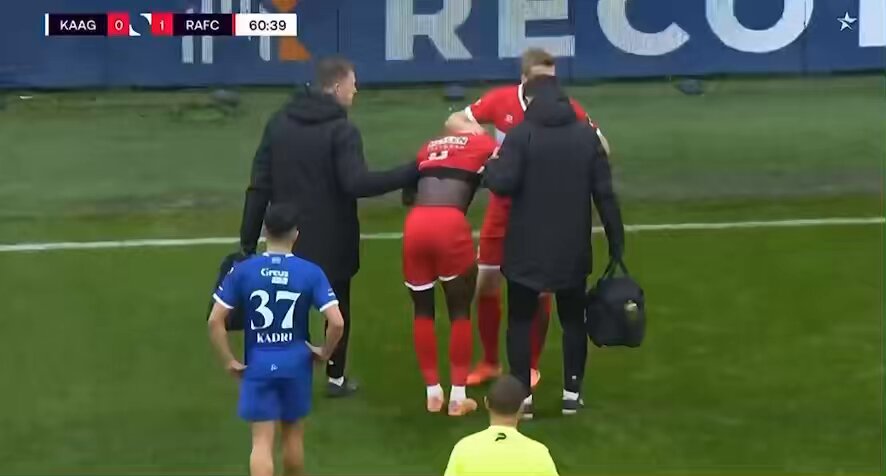 مروان الصحفي يغادر مصابًا في مباراة جينت أمام أنتويرب بـ #الدوري_البلجيكي 