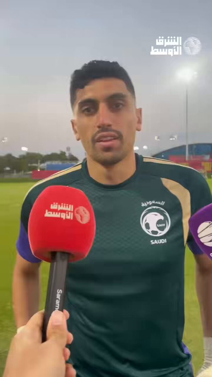راغد النجار لاعب المنتخب السعودي في حديث لوسائل الإعلام قبل مواجهة الأردن : - نعيش شعور مميز والجميع على قلب واحد وتركيز لهدف واحد، ومحظوظين لأننا نلعب بالقرب من جماهيرنا وننتظر دعمهم من عمليات الإحماء. #كأس_العرب 