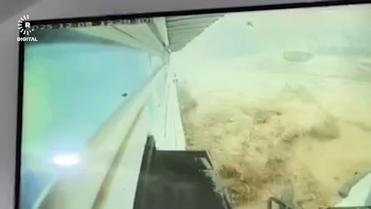 مياه تجرف كل شيء.. مشاهد أخرى لسيول جمجمال المدمرة الأسبوع الماضي 