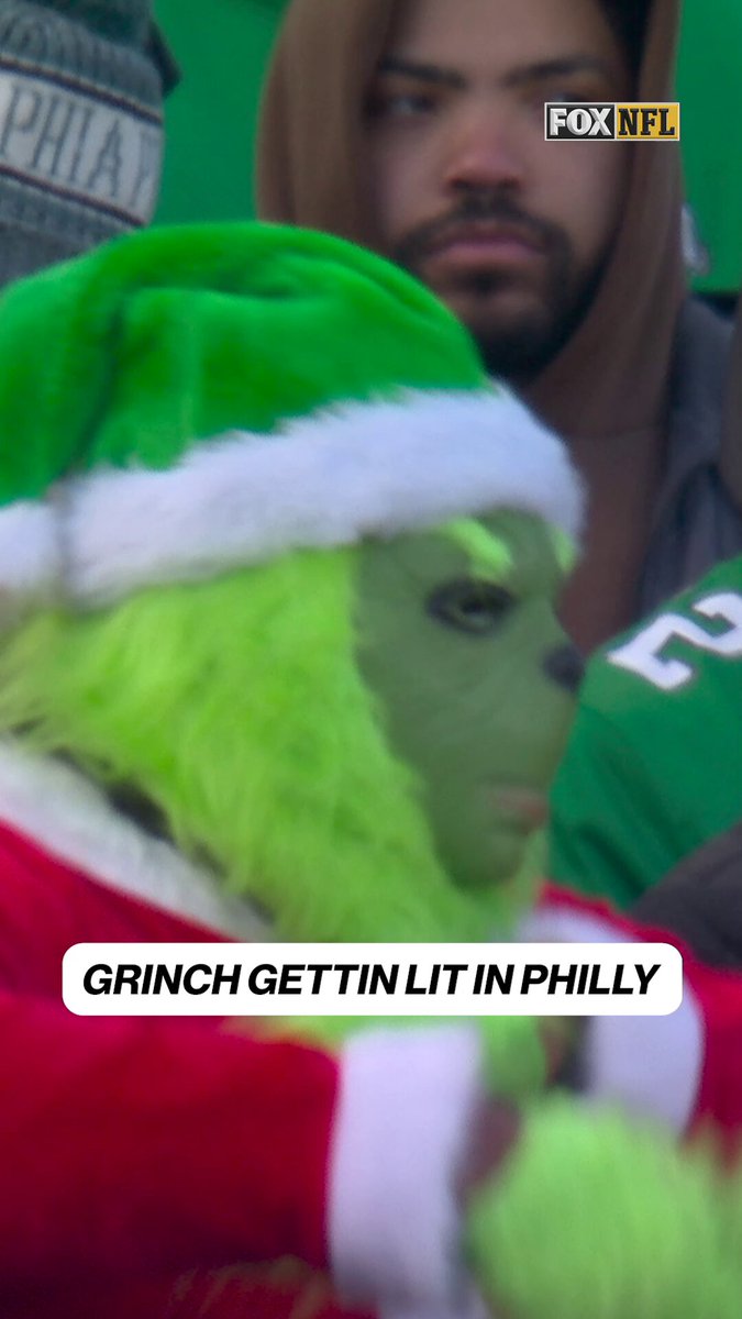 The Grinch gettin' down in Philly 🔥 