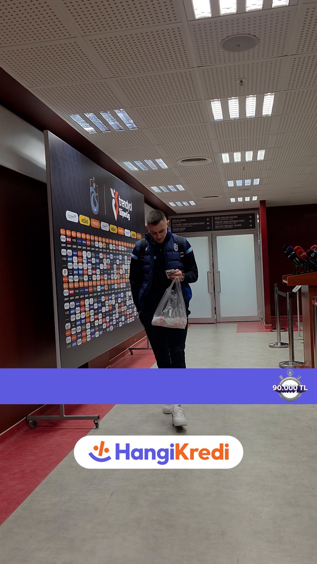 Trabzonspor kafilesinin stattan çıkış görüntüleri. @hangikredicom 

 %0 faizli 90.000 TL fırsatı için şimdi HangiKredi uygulamasını indir, anında başvur!  

#işbirliği
