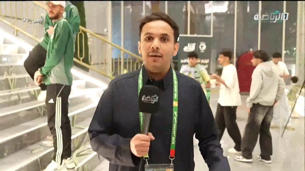 في 90 | توافد كبير للجماهير السعودية في مقر توزيع تذاكر مواجهة منتخبنا أمام الأردن. معاك يالأخضر | السعودية الأردن | #كأس_العرب2025 