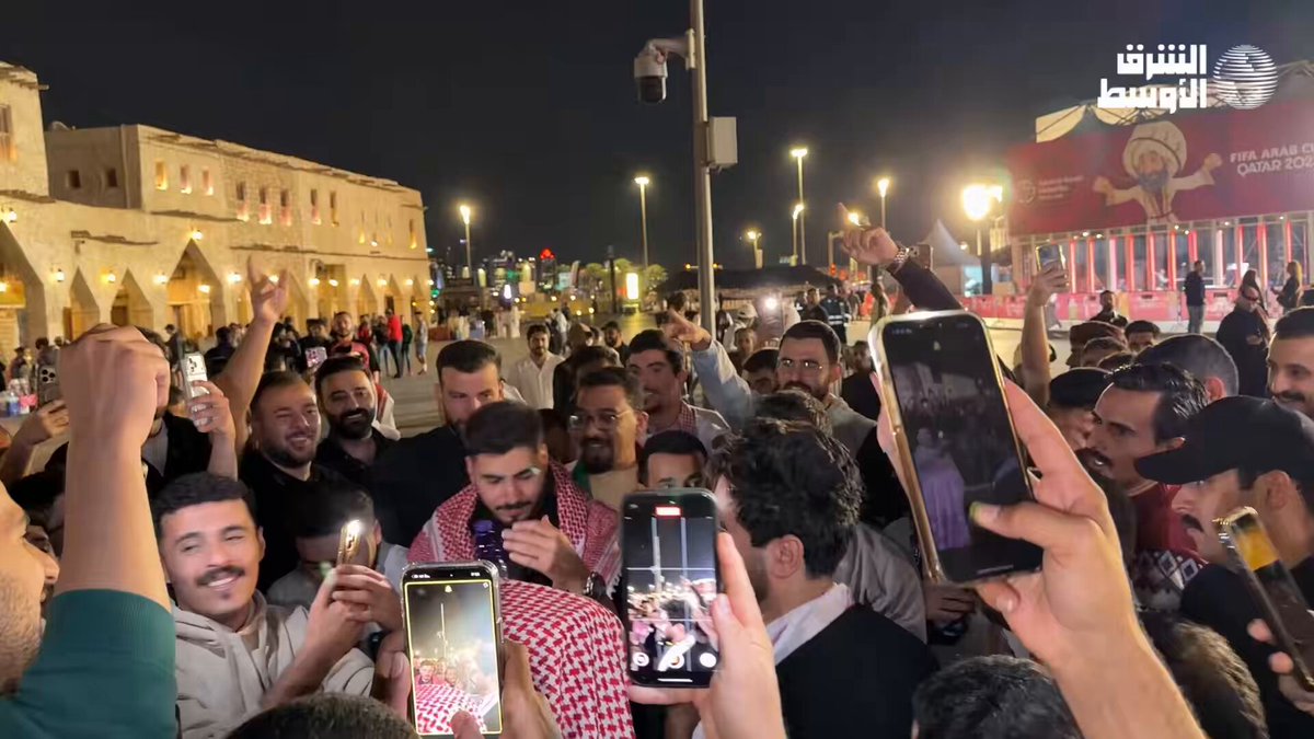 تحايا وأهازيج متبادلة بين الجماهير السعودية والأردنية في سوق واقف بالعاصمة القطرية الدوحة عشية مواجهة نصف نهائي #كأس_العرب 