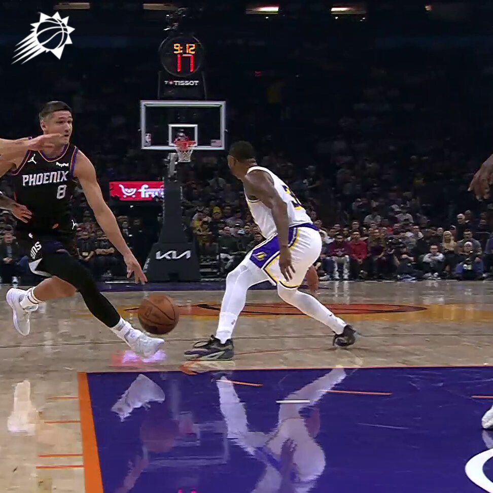 Grayson feeding Big Mark underneath‼️ 