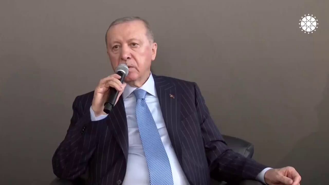 Cumhurbaşkanı Erdoğan: 

"BM Genel Kurulu’nda yaptığımız konuşmalar, Gazze’yi daha çok dayanma gücüne eriştirdi.  

Bundan sonraki süreçte de kararlılıkla biz yolumuza devam edeceğiz. Geri adım atmak yok. Geri adım atarsak Allah'a da Gazze'ye de hesabını veremeyiz."