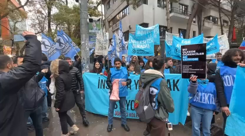 Üniversiteliler “Üniversiteli yoksulluğu son bulacak” kampanyası kapsamında topladıkları imzaları Meclis’e götürmek üzere Konur Sokak’ta bir araya geldi

"Yoksulluk kredisi istemiyoruz!"