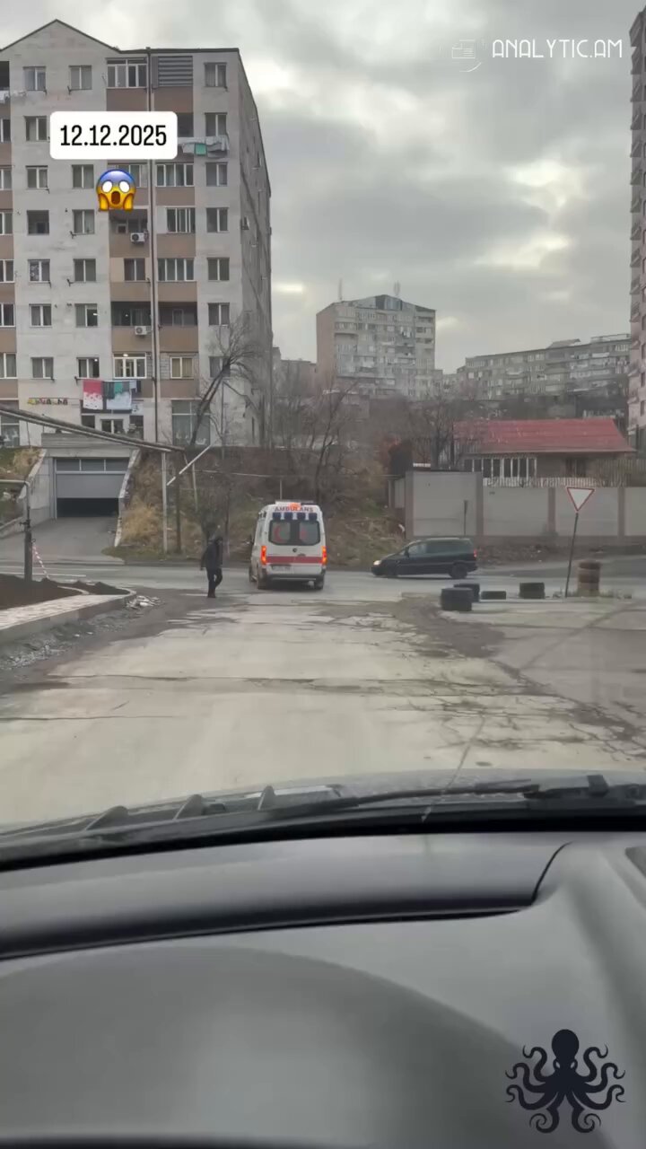 Ermenistan'ın başkenti Erivan'da Türk ambulansı  Ermeni bir grup tarafından taciz edildi.