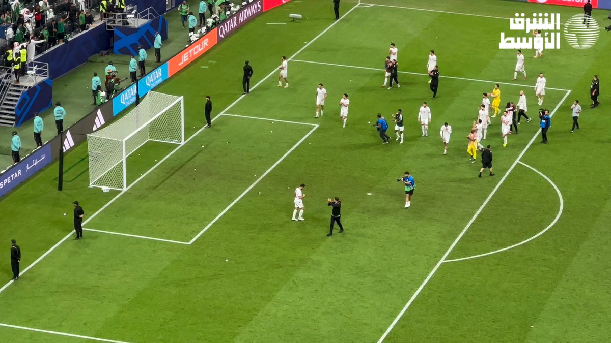 لاعبو الأردن قاموا بتحية الجماهير السعودية أولا بعد ذلك احتفلوا مع جماهيرهم بعد التأهل. #كأس_العرب 