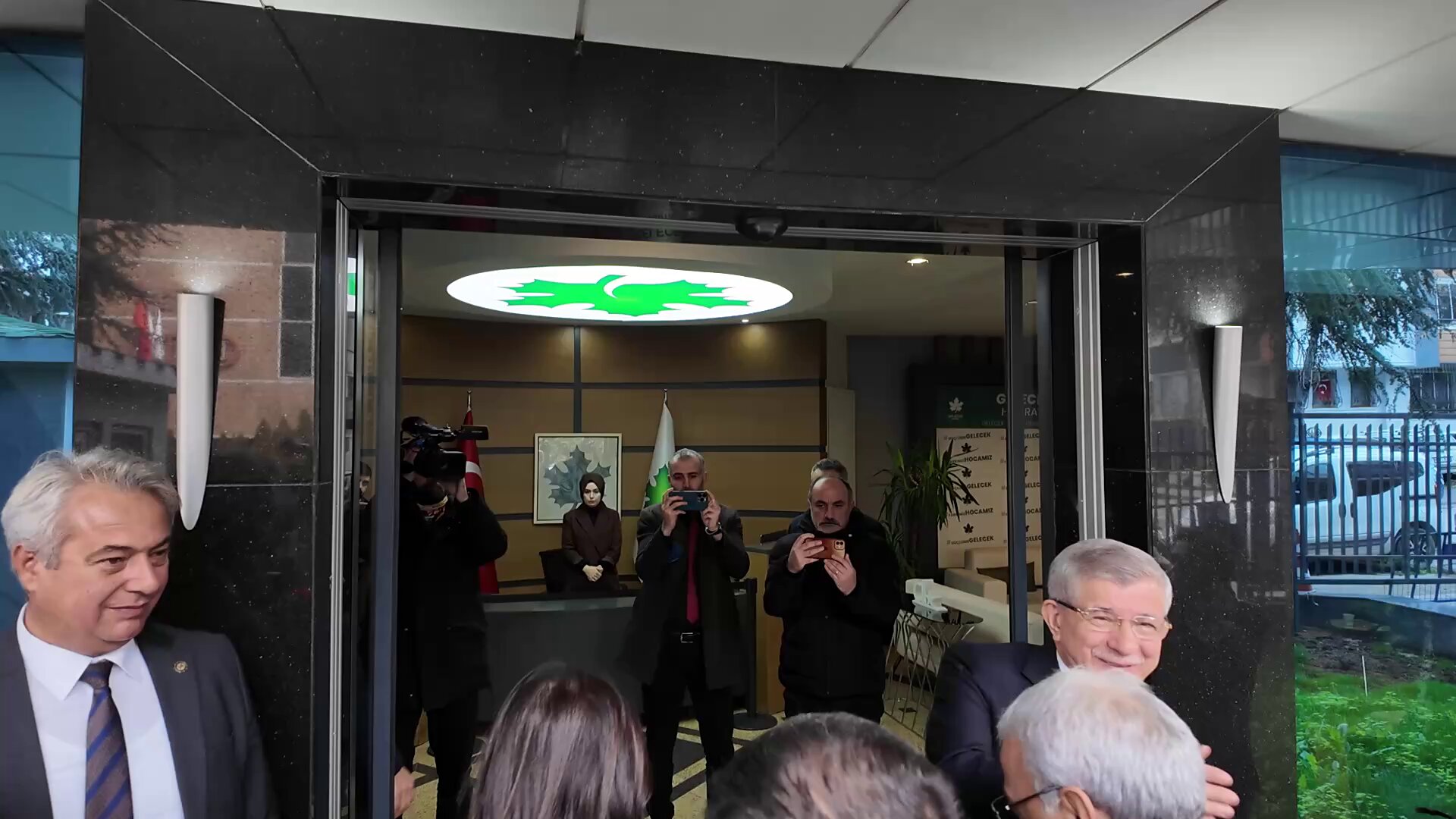 DEM Parti İmralı Heyeti'nin siyasi parti ziyaretleri sürüyor
▪️Heyet, bugün Gelecek Partisi’ni ziyaret ederek Genel Başkan Ahmet Davutoğlu ile görüştü