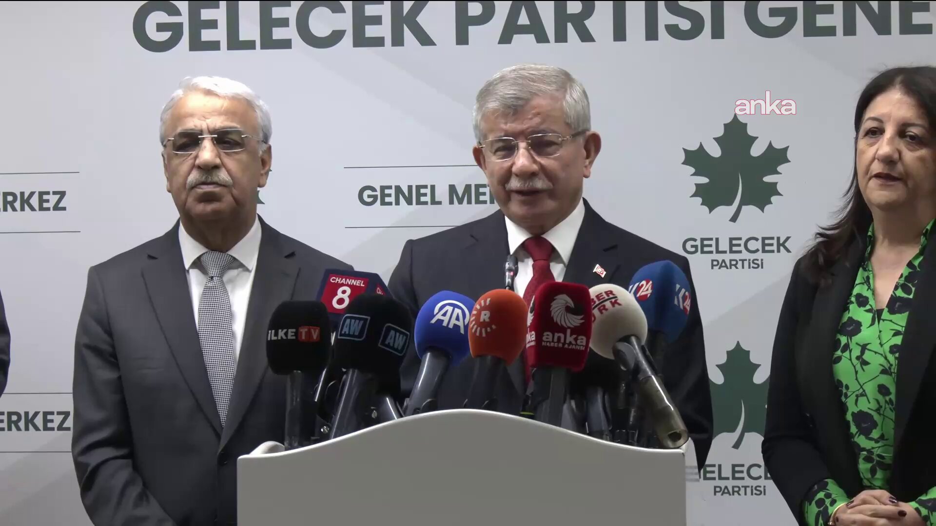 Ahmet Davutoğlu: 

"Kritik bir aşamadayız. Bu kritik aşamada hepimize düşen görevler var. 3 ayaklı bir süreci çok dikkatli, özenle ve iyi planlanmış bir süreç yönetimiyle yönetmemiz gerekiyor. Sayın Meclis Başkanı ve Komisyon’daki yetkililere düşen görev, raporu en kısa sürede