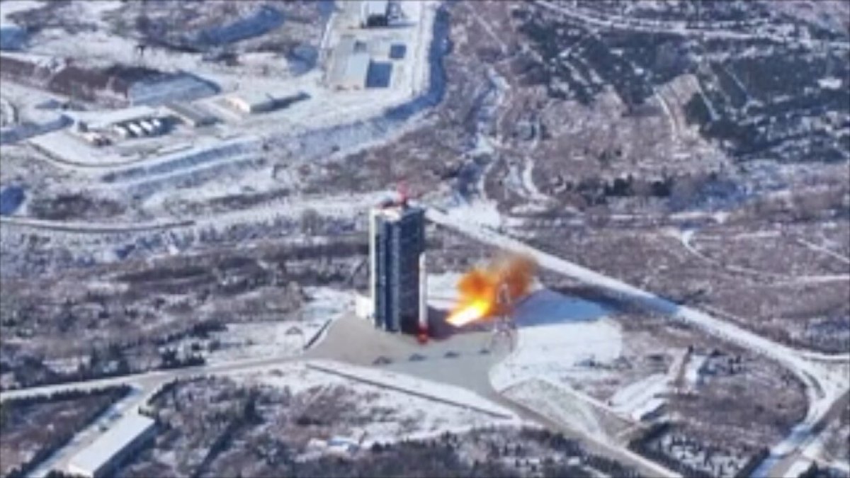 نبض الأخبار لحظة إطلاق الصين قمرا صناعيا جديدا إلى الفضاء. شاهد معنا بي بي سي نيوز عربي على موقعنا وقناتنا على يوتيوب ومنصاتنا المختلفة 