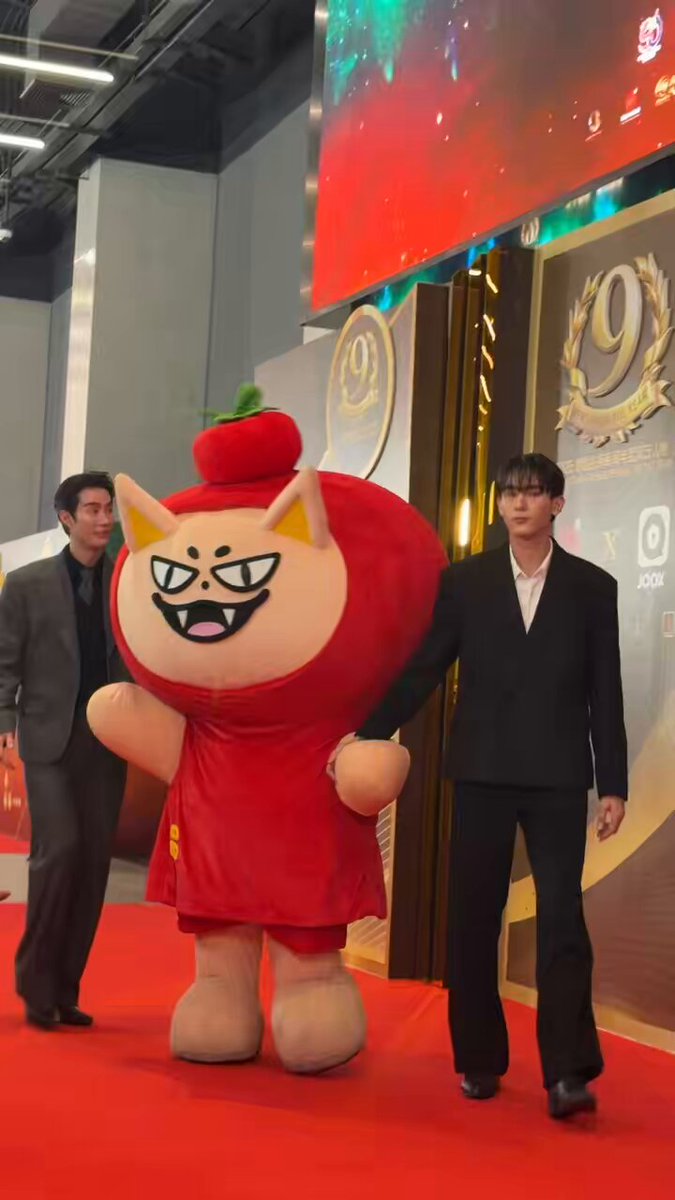 โชตัวแบบแฟมิยี่ ฟ้อกมีฟามฉุกม้ากมากกก 🦊🍅
#PersonOfTheYearAwards2025
#TOMAFOX https://t.co/MwGO8...