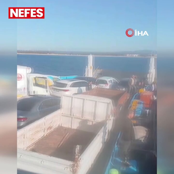 Çanakkale’de Bozcaada-Geyikli feribot seferi sırasında iddiaya göre denize atlayan 1 kişi kurtarıldı.
