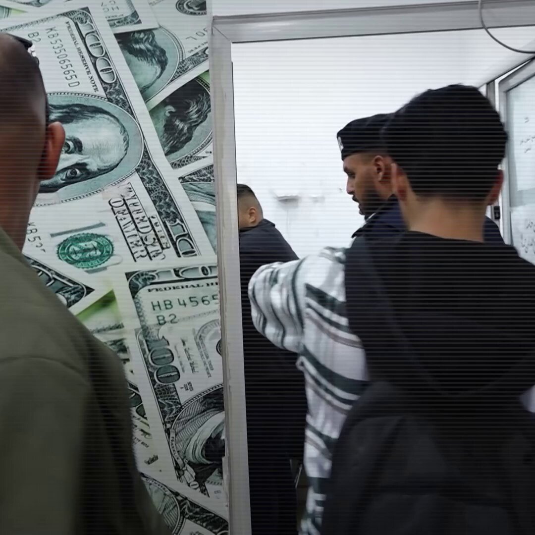 الأجهزة الأمنية تودع الأموال من السوق الموازية في حسابات أصحابها في المصارف التجارية 