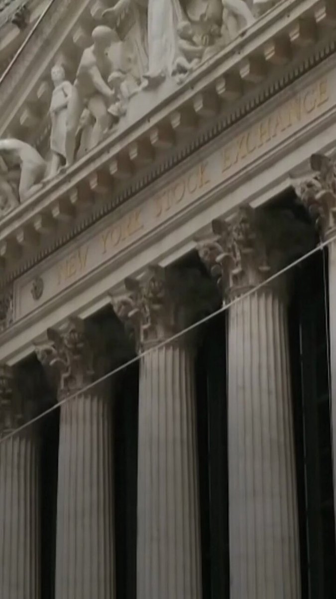 يشهد وول ستريت في ديسمبر 2025 سباق استحواذ محموماً مع وصول المنافسة بين «بارامونت» و«نتفيلكس» للاستحواذ على شركة وارنر براذرز ديسكفري (WBD) إلى ذروتها 