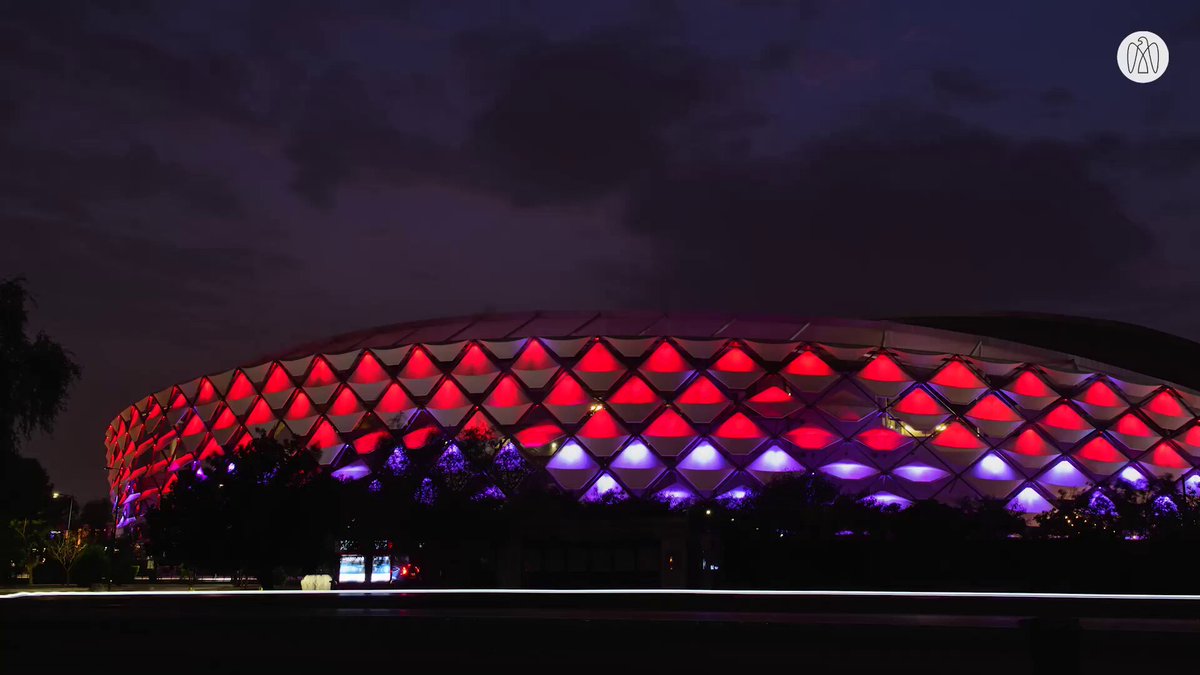 فيديو| شوارع أبوظبي وأبرز معالمها الأيقونية تتزين بألوان علم البحرين احتفاءً باليوم الوطني البحريني، في مبادرة تعكس روح التكاتف والتآخي بين البلدين والشعبين الشقيقين #البحرين_قلب_وعين 