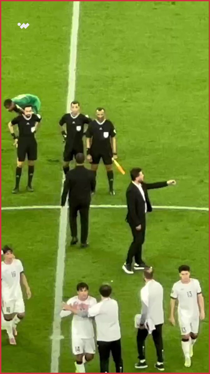 مدرب المنتخب الأولمبي العراقي، عماد محمد، يعاتب حكم المباراة بعد خسارته اللقب الخليجي في الدوحة 