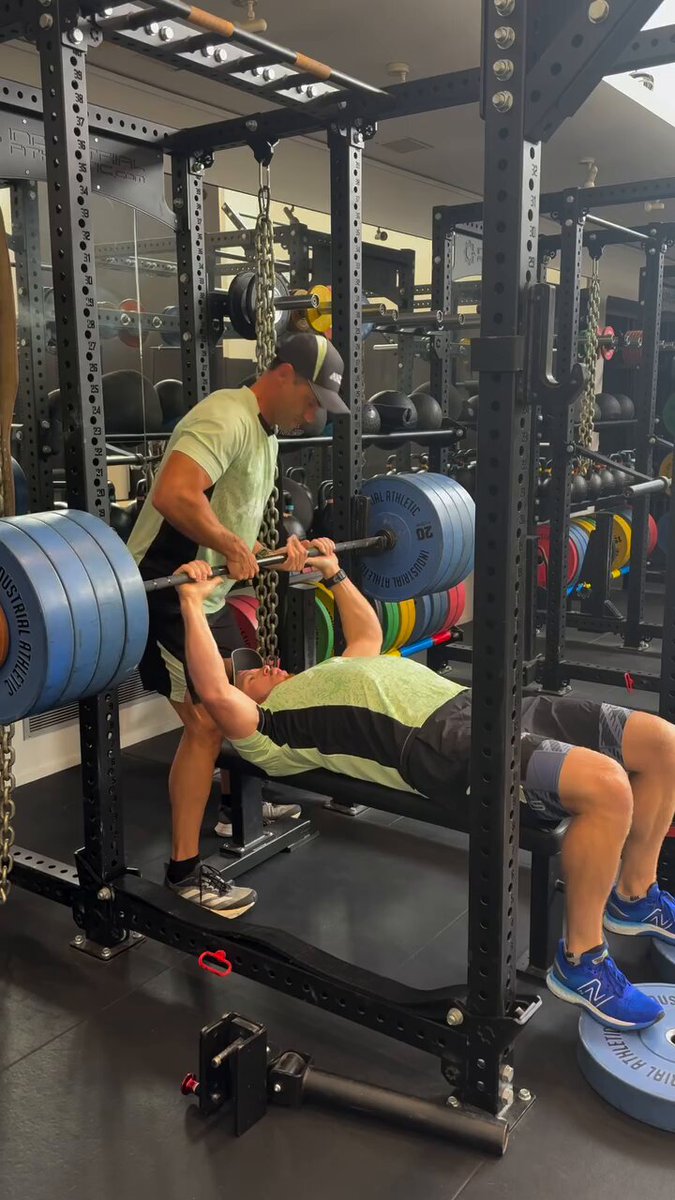 Glenn Phillips bench pressing 185KG Picture