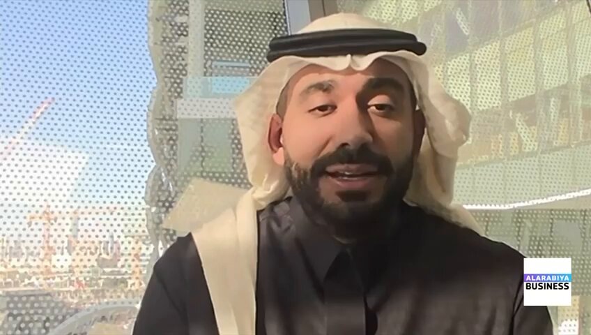 شركة "JLL" تستحوذ على حصة في الشركة السعودية لإدارة المرافق FMTECH، التابعة لصندوق الاستثمارات العامة السعودي. فما الأسباب الاستراتيجية التي دفعت JLL للدخول كمستثمر في الشركة؟. الإجابة في حوار بين المدير الإقليمي ورئيس أسواق المال في "JLL" السعودية سعود السليماني و جرس الإغلاق _Business 